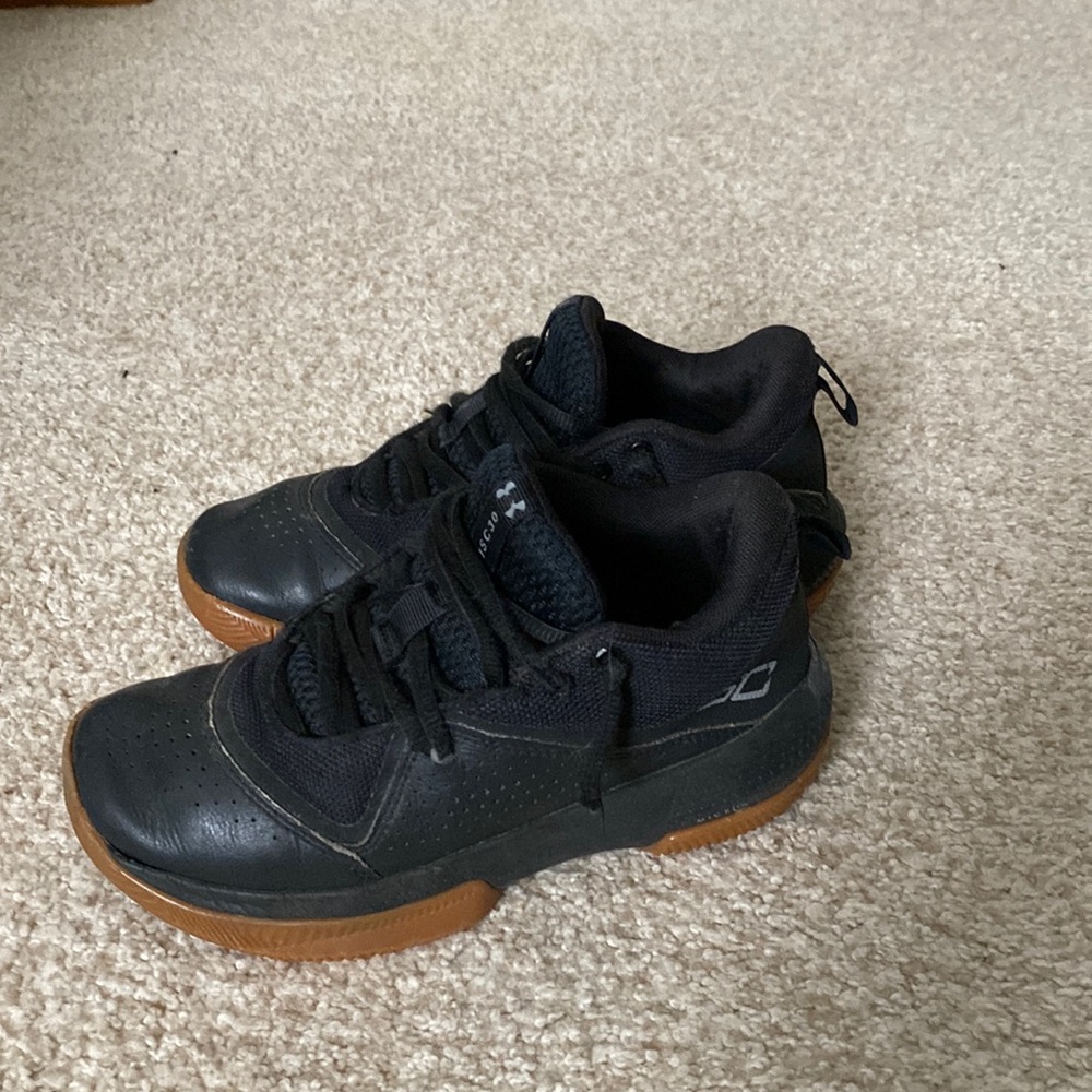 Under Armor Boys Black Sneakers